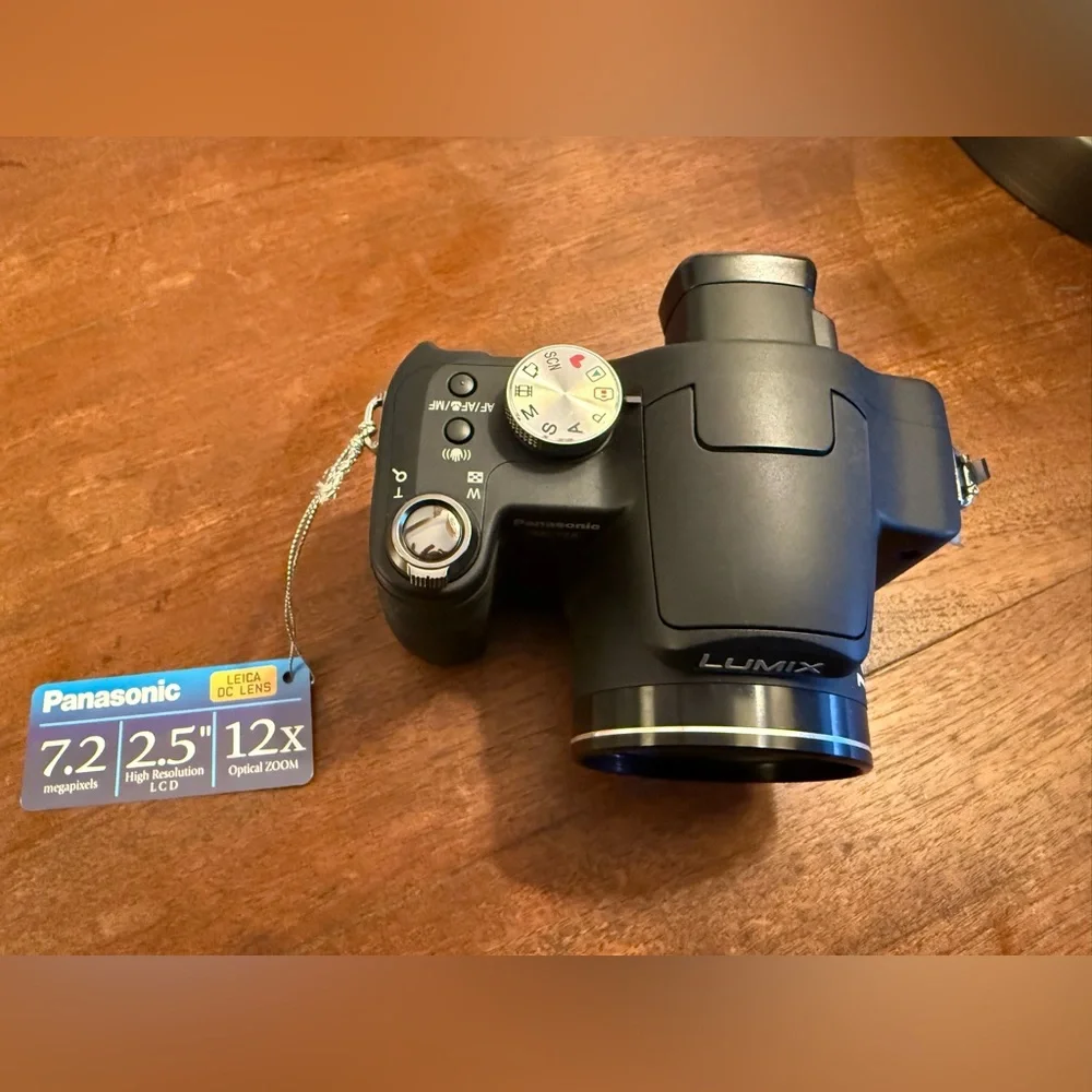 Panasonic Lumix DMC-FZ8 Black Bridge Camera with Leica Lens - NEW IN BOX W/TAG